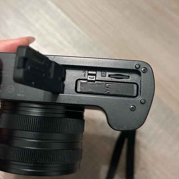 Digital Camera - Picture 8 of 15